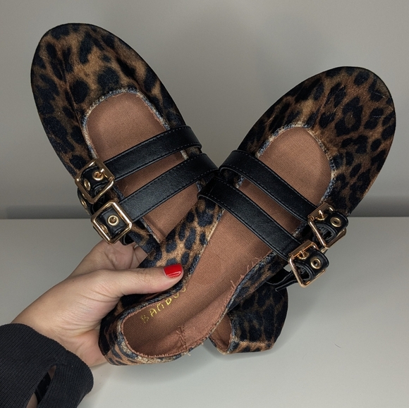 Bamboo size 10 Embrace Leopard print double buckle strap flats - Picture 8 of 8